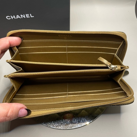 Authentic CHANEL Metallic Winter Wallet - Picture 4 of 9